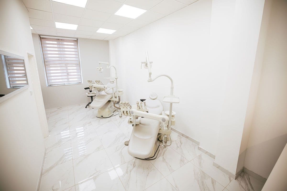 Bright treatment room with a dental chair at Hollywood Smile clinic